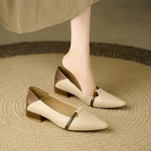 品质好货|Safiya/索菲娅春秋法式优雅撞色尖头低跟浅口单鞋 SFD3111701 商品图0