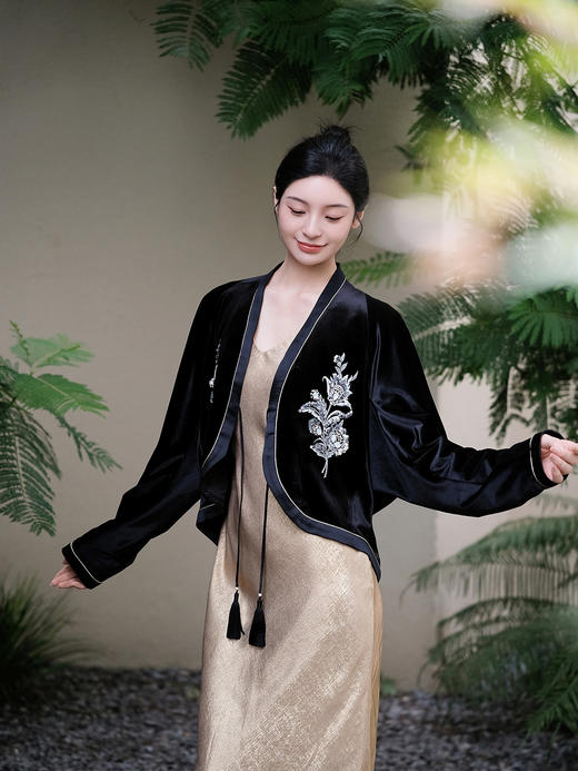 东方境X郭培 | 新中式帝王花刺绣外套-黑色 商品图2