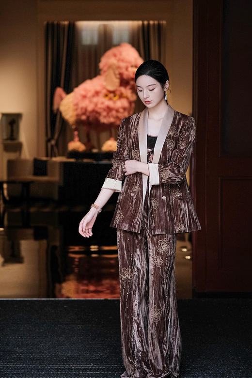 东方境X郭培 | 重工流苏芙蓉花刺绣丝绒西服上衣 商品图8