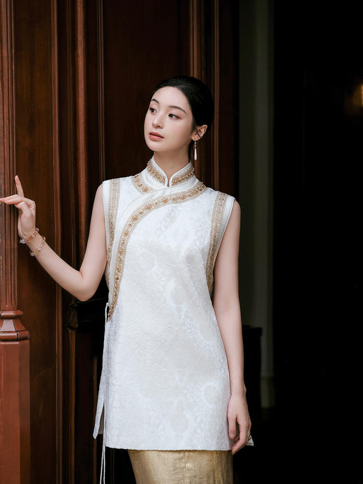 廷前观棠 | 江城雪长款马甲 商品图1