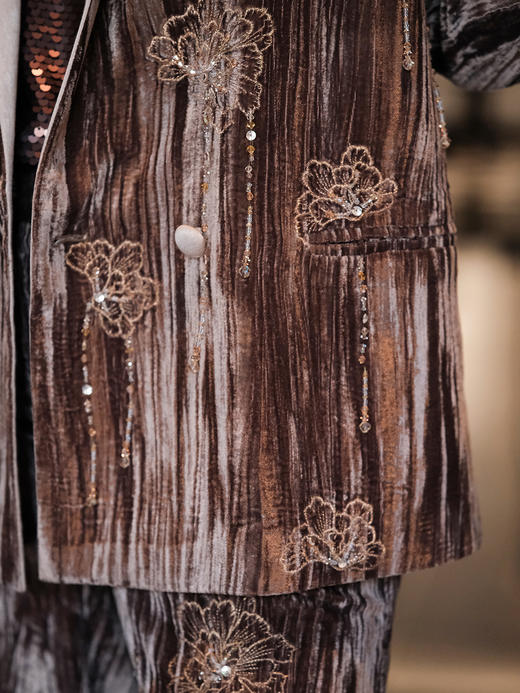 东方境X郭培 | 重工流苏芙蓉花刺绣丝绒西服上衣 商品图4