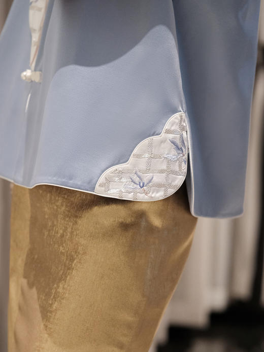 盛唐牡丹大师系列-卢梅红 | 兰亭丝毛手绣偏襟马甲 商品图3