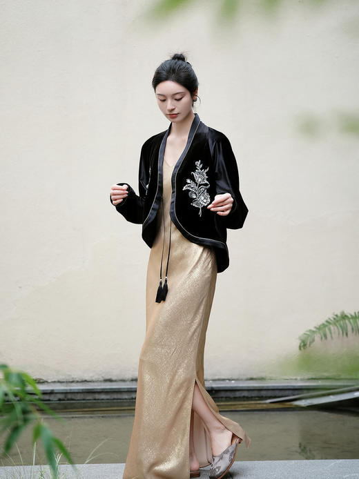 东方境X郭培 | 新中式帝王花刺绣外套-黑色 商品图5