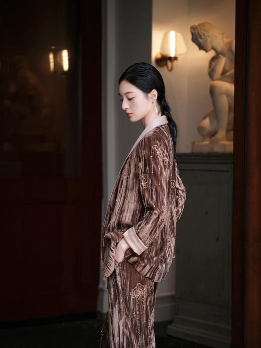 东方境X郭培 | 重工流苏芙蓉花刺绣丝绒西服上衣 商品图7