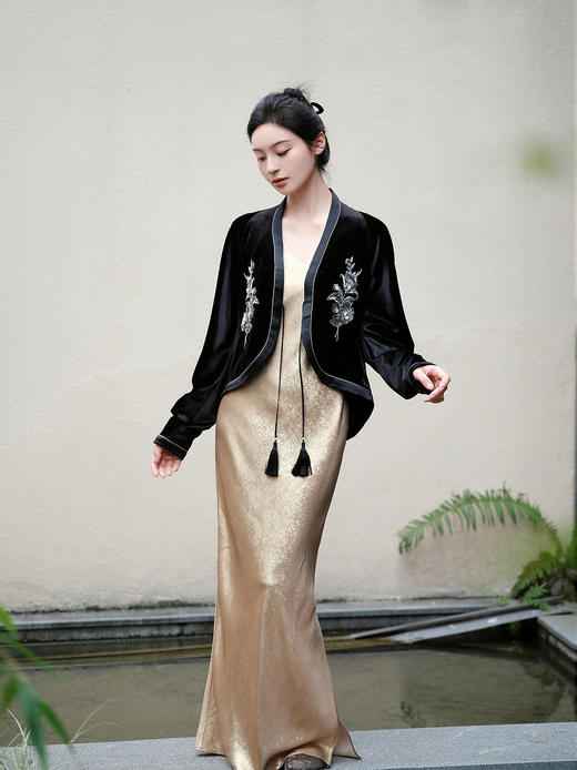 东方境X郭培 | 新中式帝王花刺绣外套-黑色 商品图6