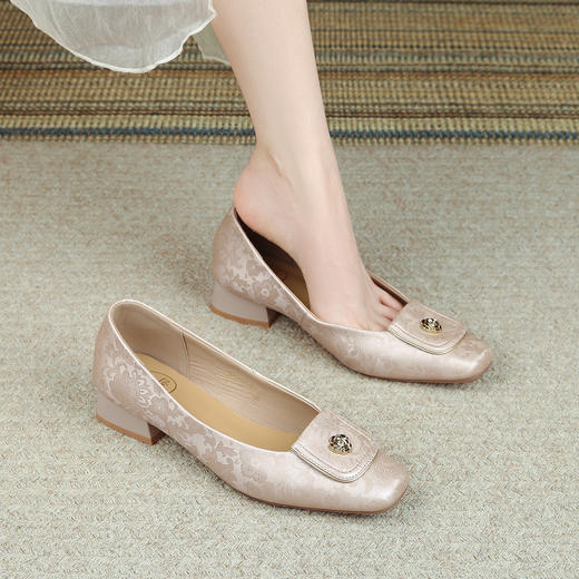 品质好货|Safiya/索菲娅2025新中式风春秋女士高级感时装百搭浅口低跟单鞋SFD3111703 商品图7