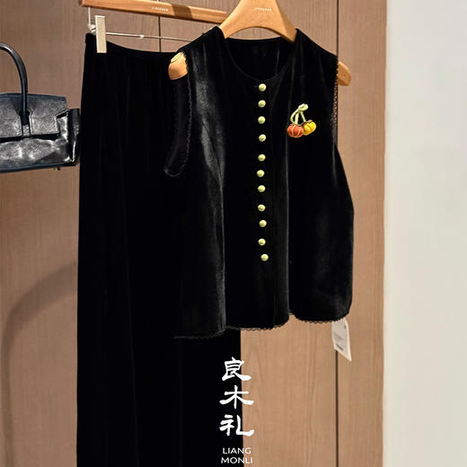 【预售7天】良木礼丝绒开叉半裙（Q258374） 商品图1