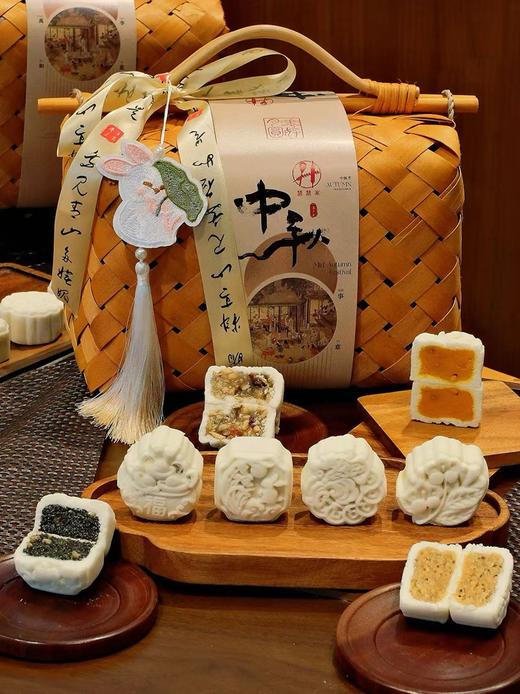 中秋佳节礼盒（6个装138元，8个装168元，竹篮礼盒8个装198元，仅限9月20号~10月6号下午3点到店自提，周一不可提货） 商品图1