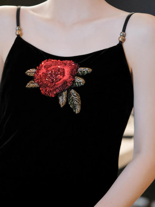 盛唐婧| 重磅真丝绒玫瑰花珠绣修身吊带裙 商品图1