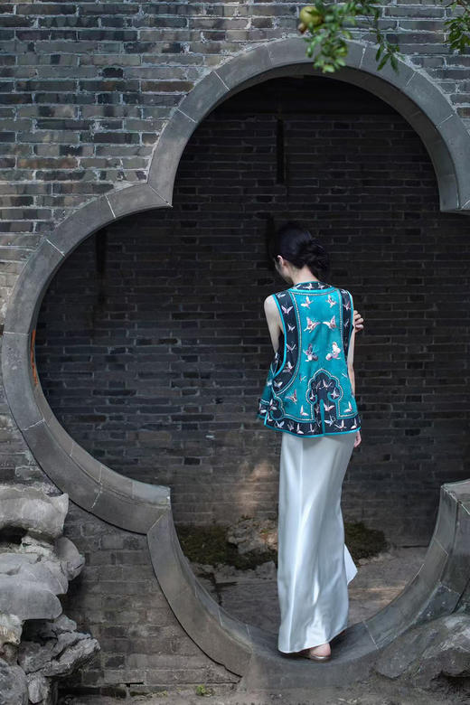 盛唐牡丹盛奢系列 | 手推绣如意蝴蝶马甲-孔雀绿 商品图5