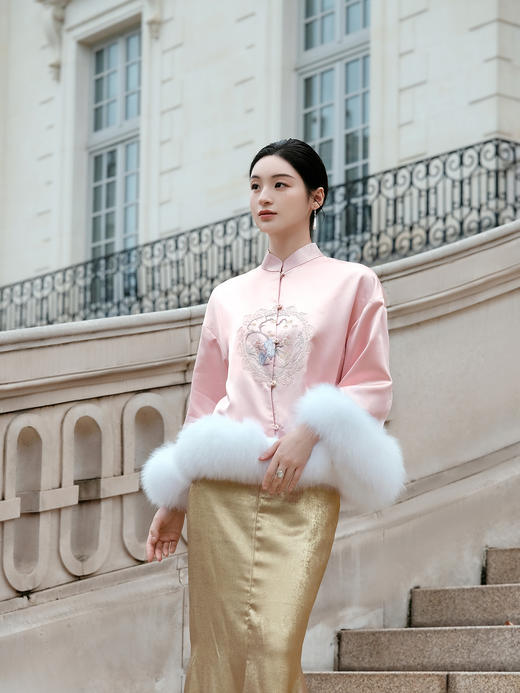 盛唐牡丹大师系列-卢梅红 | 羽裳真丝团纹手绣狐狸毛棉外套 商品图0