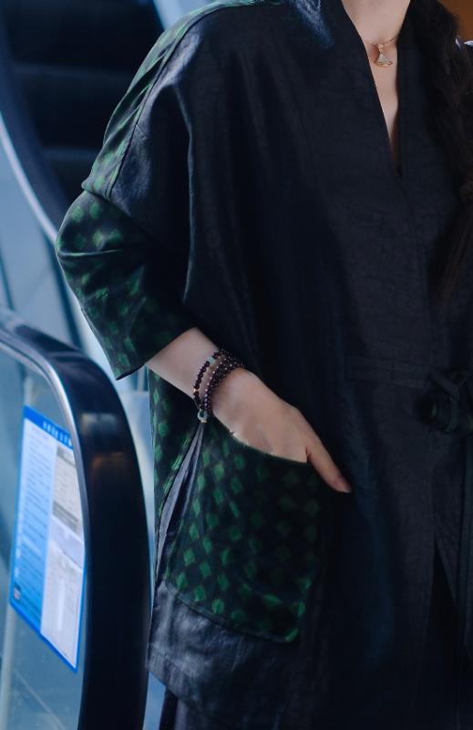 盛唐婧 | 香云纱重缎拼龟裂纹设计款外套（偏黑） 商品图0