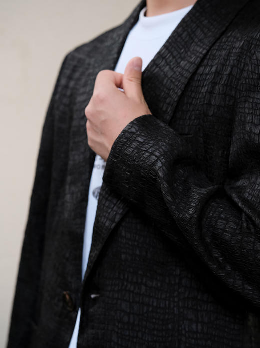 盛唐婧 | 香云纱鳄鱼纹修身男西装外套 商品图3