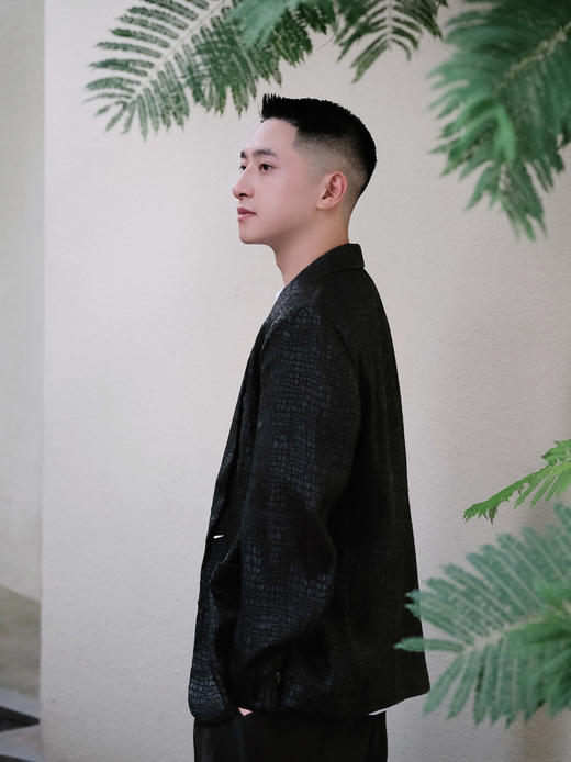 盛唐婧 | 香云纱鳄鱼纹修身男西装外套 商品图4