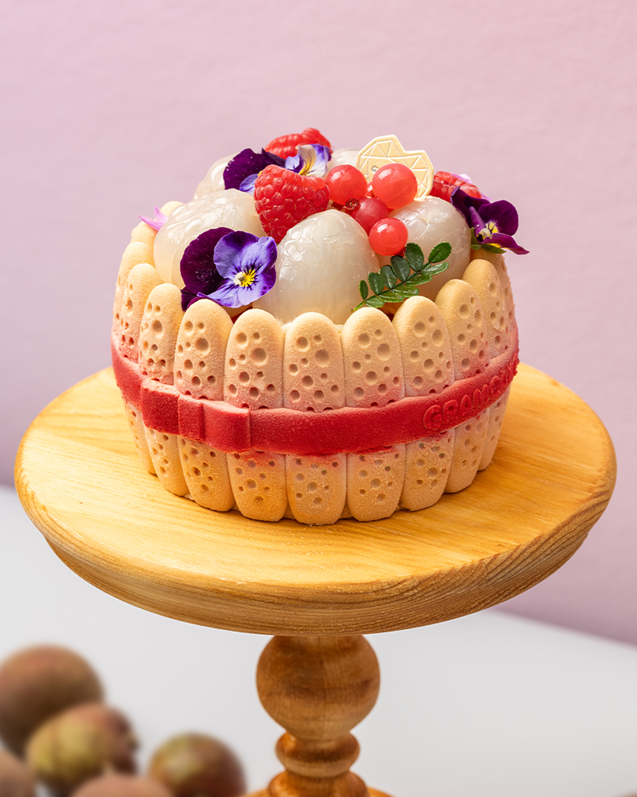 鲜果夏洛特玫瑰龙眼慕斯生日蛋糕