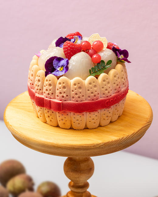 鲜果夏洛特玫瑰龙眼慕斯生日蛋糕 商品图0