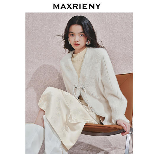 MAXRIENY贵雅中式外套盘扣流苏设计24冬新款女装高级气质感开衫(货号:MS85JA537) 商品图1