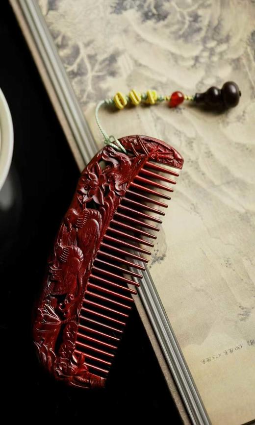 精雕鸳鸯戏水°紫檀木梳 商品图3