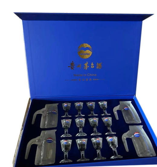 （赠品勿拍）茅台集团万家共享玻璃酒具（4壶10杯） 商品图0