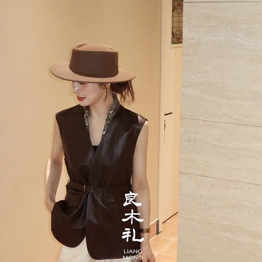 【预售7天】良木礼山羊鹿纹皮马甲（腰带）（Q259115） 商品图2