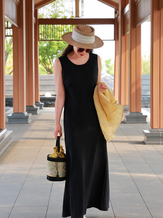 【2026东衣作】宽肩吊带裙（24818872b京元） 商品图1