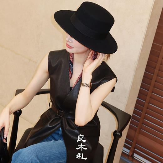 【预售7天】良木礼山羊鹿纹皮马甲（腰带）（Q259115） 商品图0