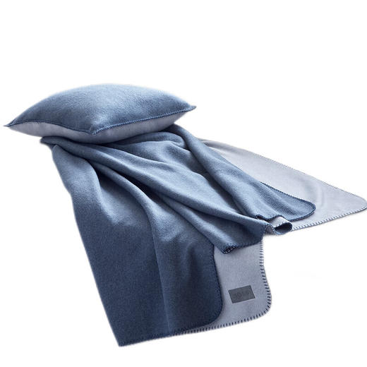 【分仓直发包邮】BOSS靠垫家居毯两件套（灰蓝）HBKD-005 商品图0