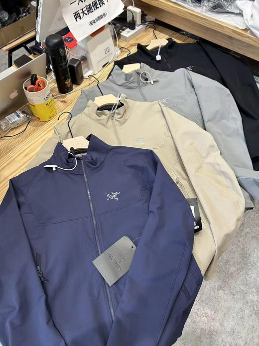 七天发货 SZN新款改版的GAMMA立领软壳外套，防泼水，透气，带弹力 商品图1