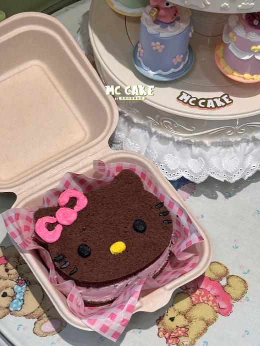 黑皮KT猫便当盒（巧克力蛋糕胚、展示图为蓝莓果馅）注意！夹心不一样侧面奶油不一样 商品图1