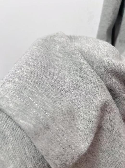 11.11直降到底！！【秋上新】240侧开叉灰色长袖侧开叉T恤-喜出 商品图2