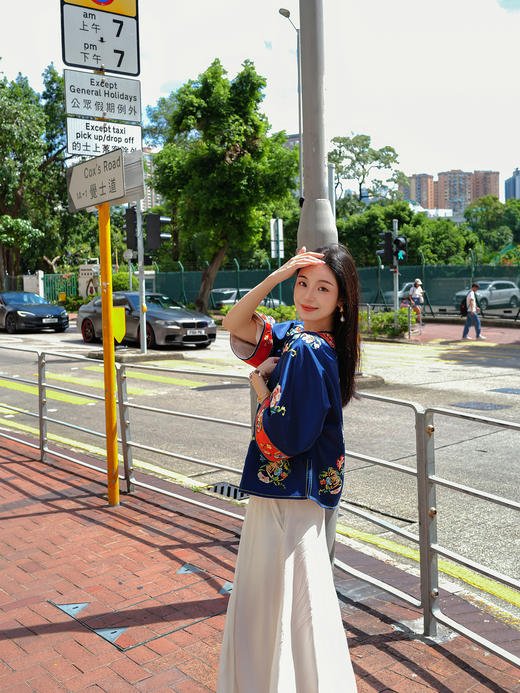 盛唐牡丹大师系列 | 重缎真丝手绣对襟短褂 (盛唐牡丹与非遗传承人王小潇联名系列) 商品图1