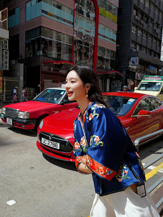 盛唐牡丹大师系列 | 重缎真丝手绣对襟短褂 (盛唐牡丹与非遗传承人王小潇联名系列) 商品图5