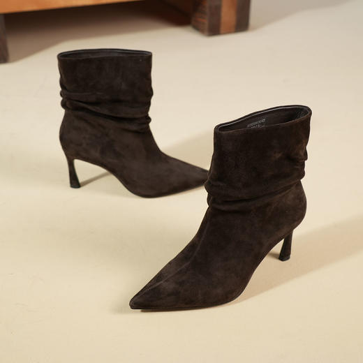 Westory2025年冬季羊京宽筒褶皱堆堆靴尖头高跟一脚蹬中长靴W25DS85361 商品图0