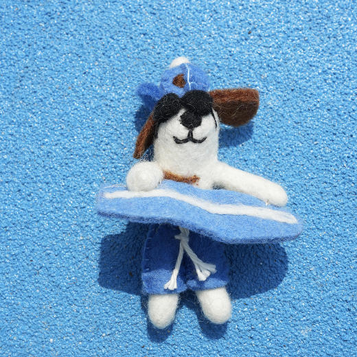 北京仓｜Felt So Good-Waveriding Surfer Dog-冲浪狗 羊毛毡 挂件［英国设计师］ 商品图0
