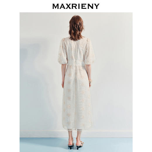 MAXRIENY【商场同款】2025年夏季新款浪漫鎏金系列灯笼袖连衣裙显瘦(货号:MF86DR255) 商品图3