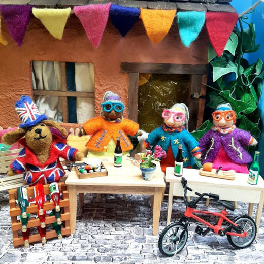 北京仓｜Felt So Good-Groovy Grannies-时髦霓虹奶奶 埃塞尔 羊毛毡 挂件［英国设计师］ 商品图1