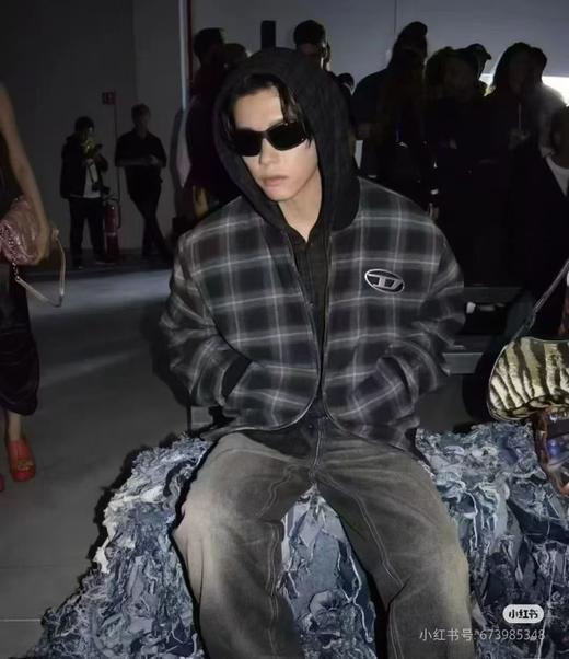 明星走秀款..DIESEL棉服..男女同款..机不可失... 商品图0