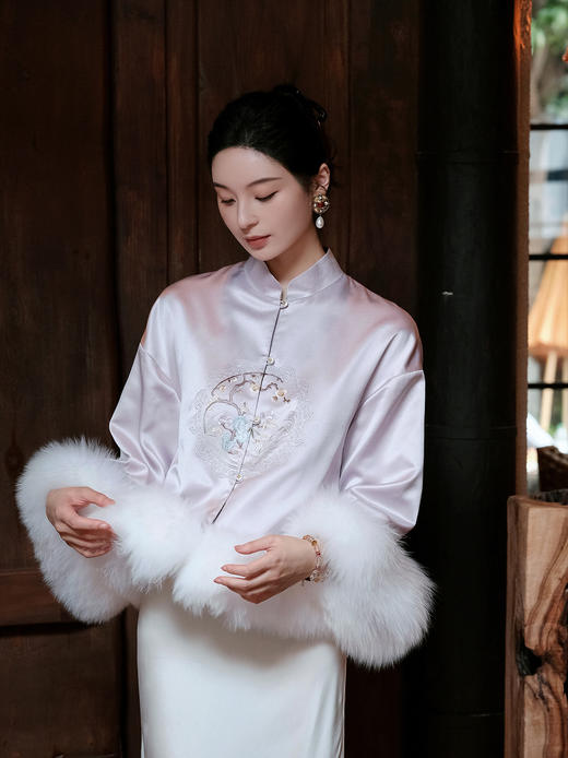 盛唐牡丹大师系列 | 紫琼真丝团纹手绣狐狸毛棉外套 商品图2