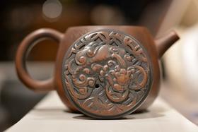 貔貅吞金·紫陶平盖精雕龙蛋壶