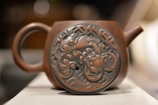 貔貅吞金·紫陶平盖精雕龙蛋壶 商品图0