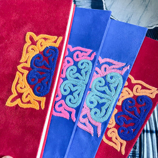 深山集市 青海青绣绣花红蓝笔记本21*14*1cm 商品图1