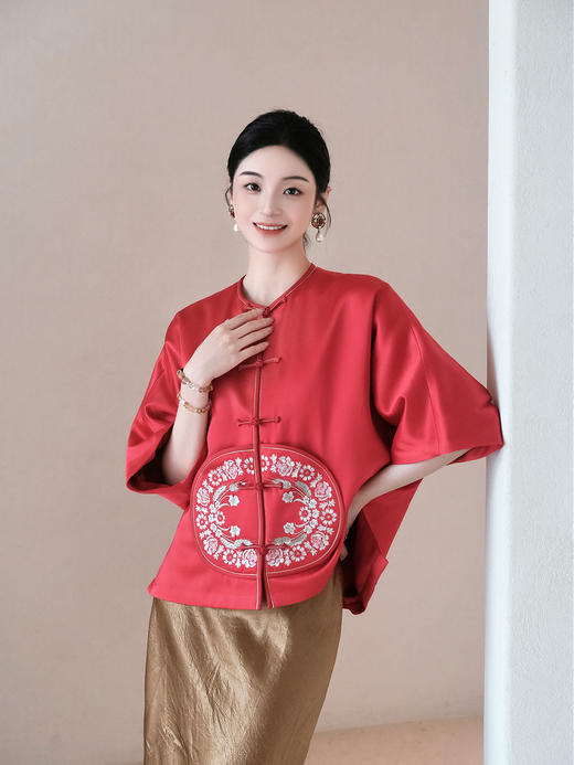 东方境X郭培| 玫瑰刺绣新中式棉袄-红色 商品图0