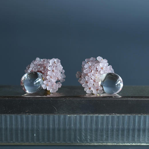 北京仓｜Monshiro-ajisai-粉色 绣球 露珠 耳钉［日本设计师］ 商品图1