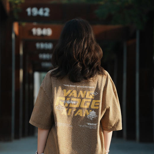 VANQ RIDGE万重创始纪念款T恤黄沙色/白色 商品图4