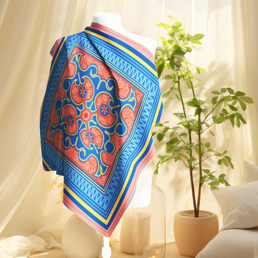 深山集市 手卷边苗族涡纹印花丝巾 商品图0