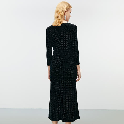 EITIE爱特爱复古V领轻奢显瘦高腰黑色礼服连衣裙冬季新款8077704 商品图4