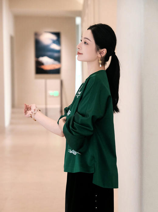 下架|东方境X郭培| 团龙祥云真丝刺绣新中式外套-绿色 商品图7