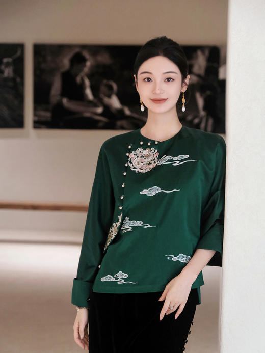 下架|东方境X郭培| 团龙祥云真丝刺绣新中式外套-绿色 商品图1