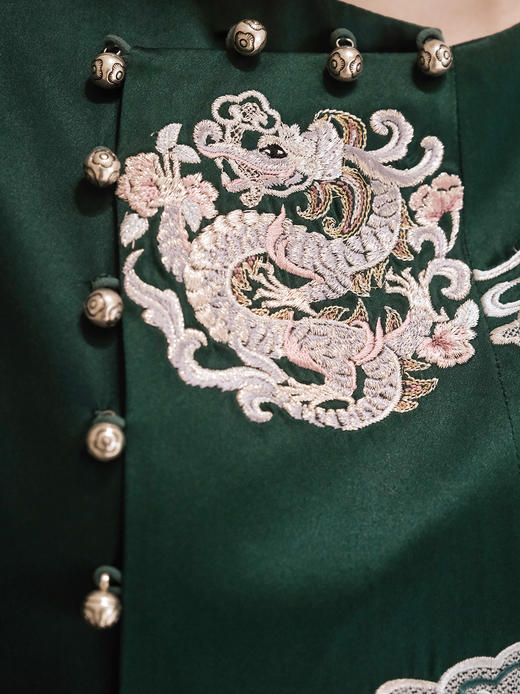 下架|东方境X郭培| 团龙祥云真丝刺绣新中式外套-绿色 商品图4