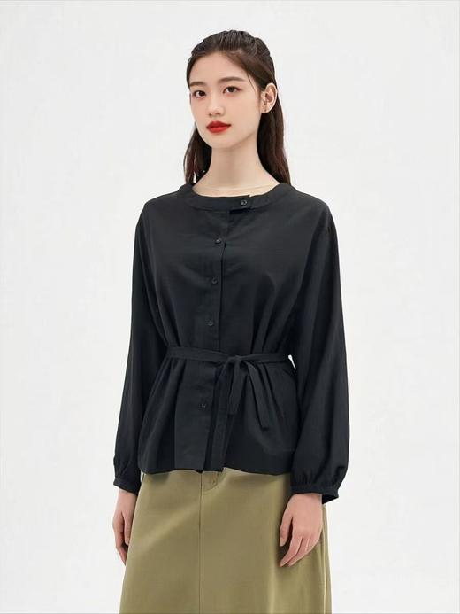 春季推荐2026→【自营】古泥/亦文7765压皱面料系带长袖小衫-喜出 商品图3